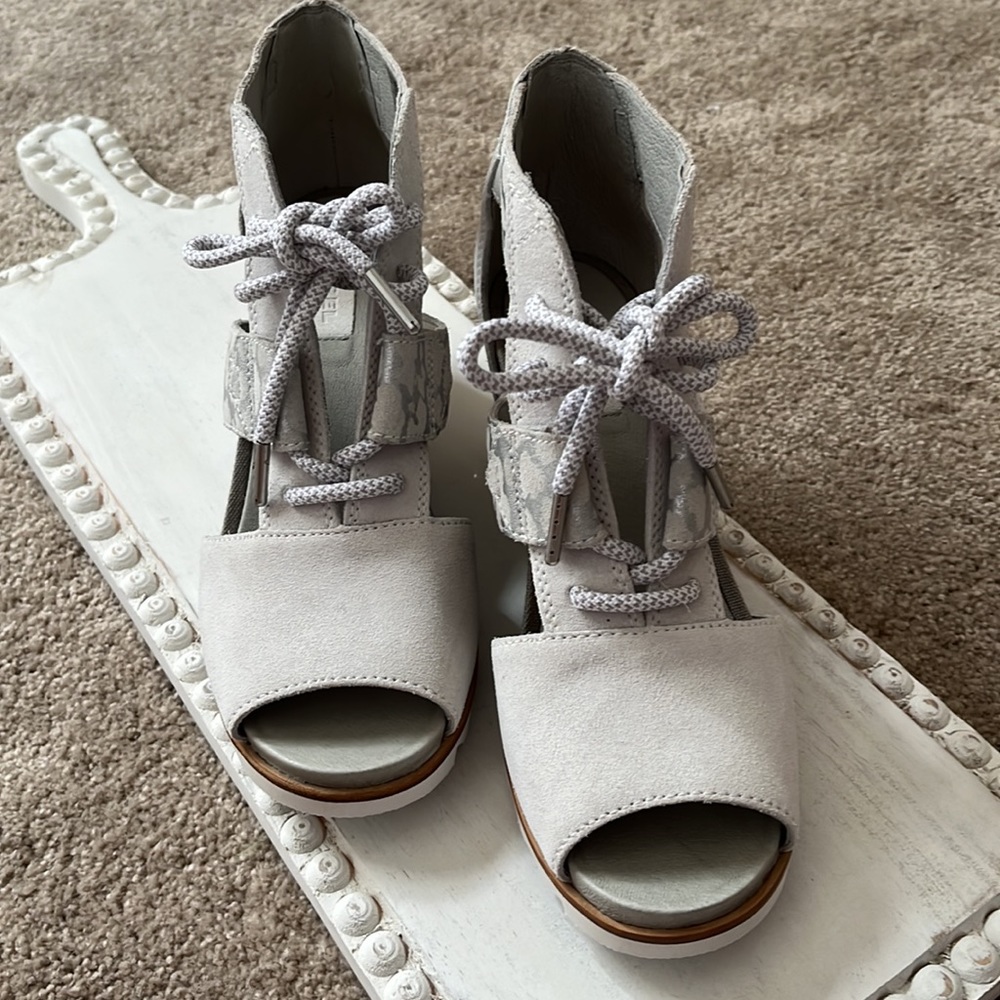 Sorel Women's Sandals in Light Gray - Picture 2 of 8